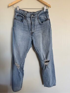 Levi’s Wedgie Straight Jeans | Distressed Light Wash Denim | Size 32